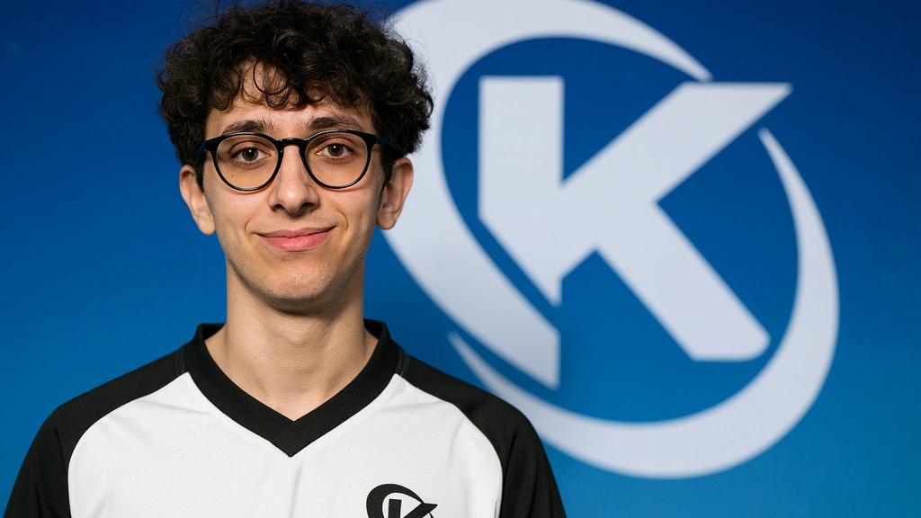 Portrait réaliste de Kamiloo, midlaner français de Karmine Corp sur League of Legends, souriant en maillot blanc et noir devant un fond bleu.