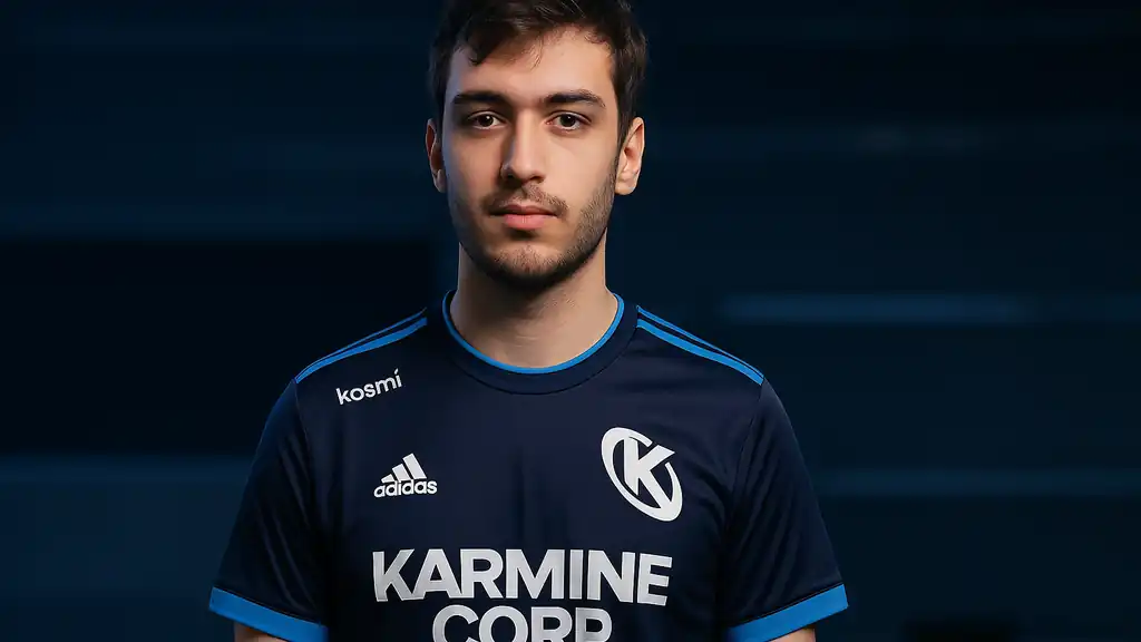 Vladi Kourtidis midlaner grec de Karmine Corp en LEC 2025 en maillot officiel bleu