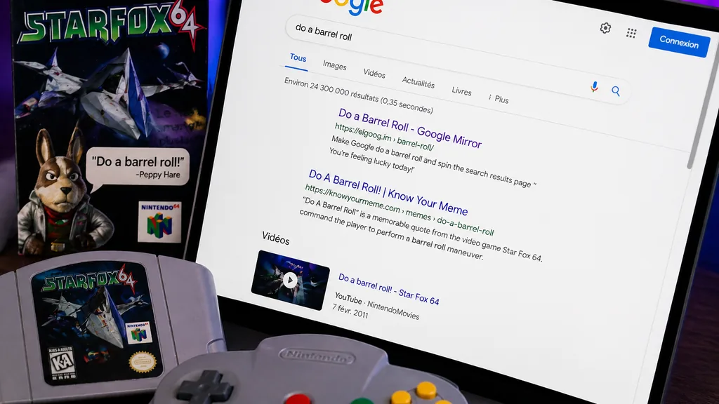 Écran d’ordinateur illustrant l’easter egg do a barrel roll avec une ambiance rétro gaming et web
